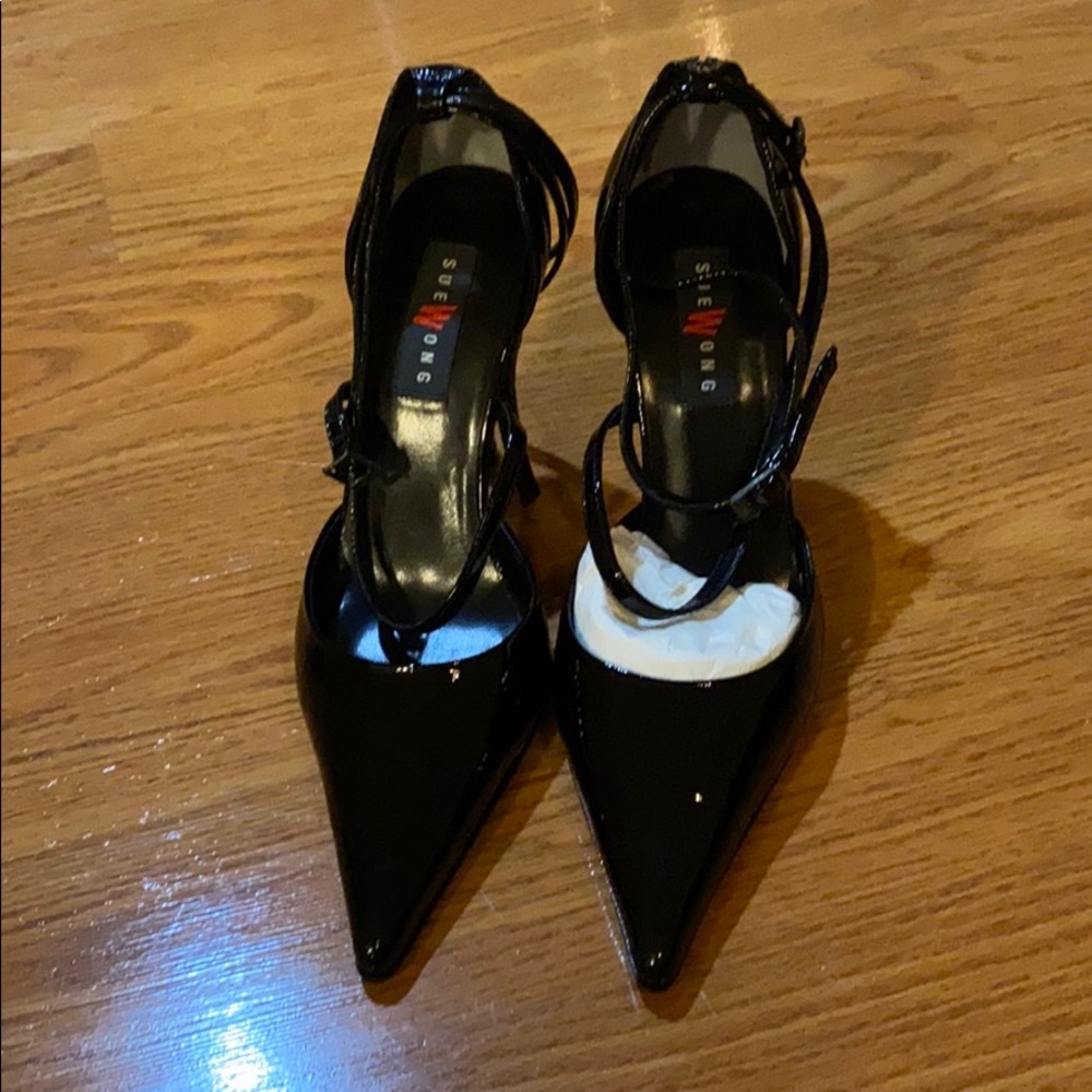 Patent leather black shoes